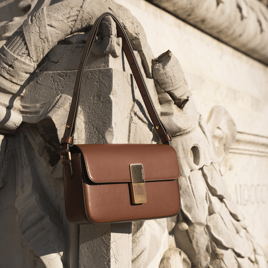Monceau Baguette Gold Edition - Cuir Box Camel Ateliers Auguste